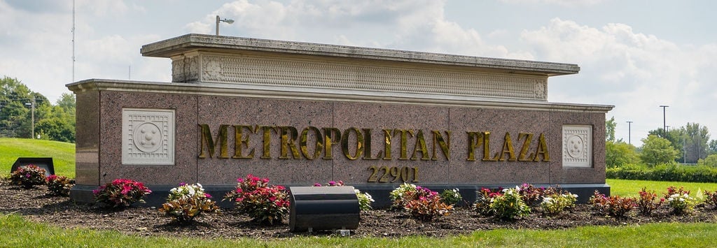 Metropolitan Plaza sign